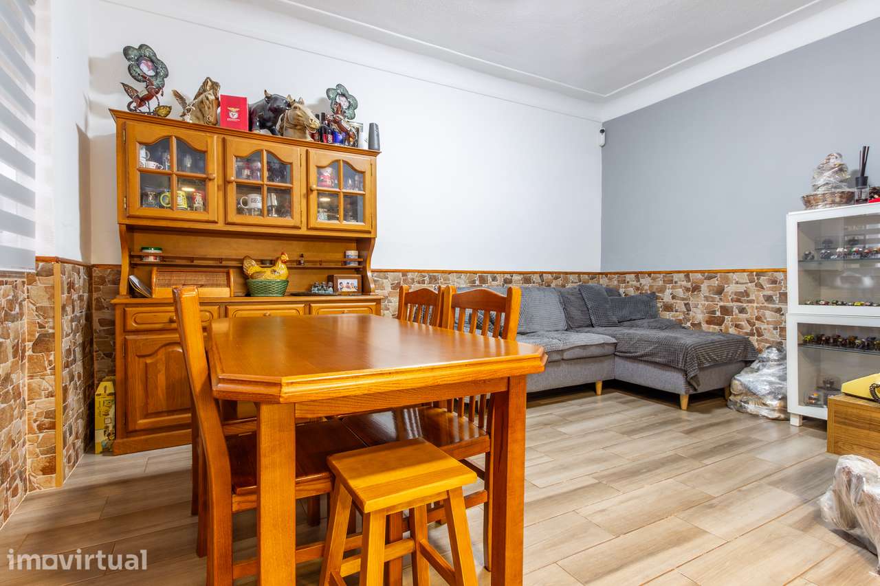 Paio Pires - Apartamento de 4 assoalhadas remodelado, com quintal - Grande imagem: 5/20