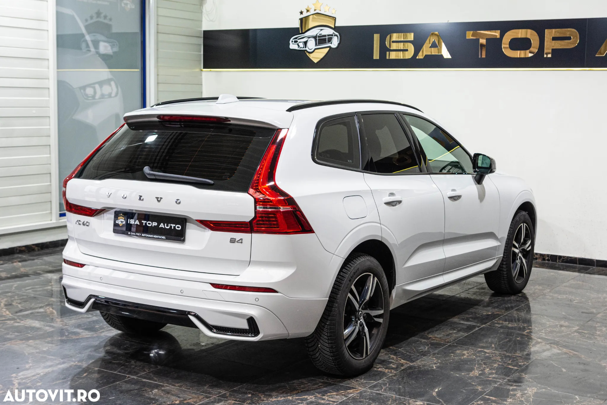 Volvo XC 60 B4 MHEV AT FWD Plus Dark - 4