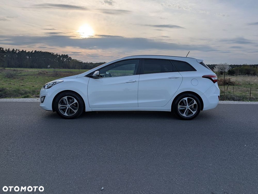 Hyundai i30 blue Kombi 1.4 YES Gold - 4