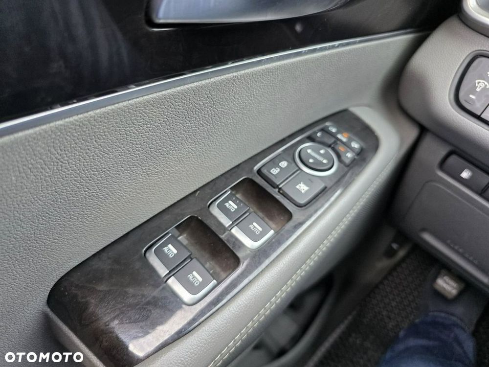 Kia Sorento - 12