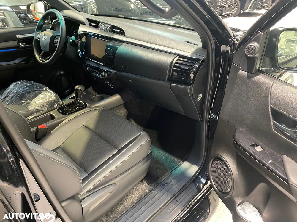 Toyota Hilux 2.8D 204CP 4x4 Double Cab AT MHEV Invincible - 16