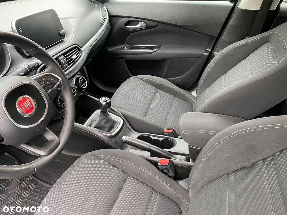 Fiat Tipo 1.4 T-Jet 16v Lounge - 17