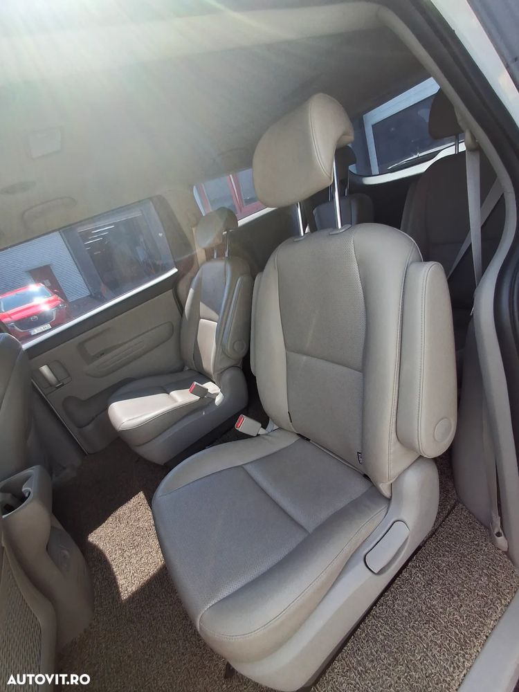 Kia Carnival - 10