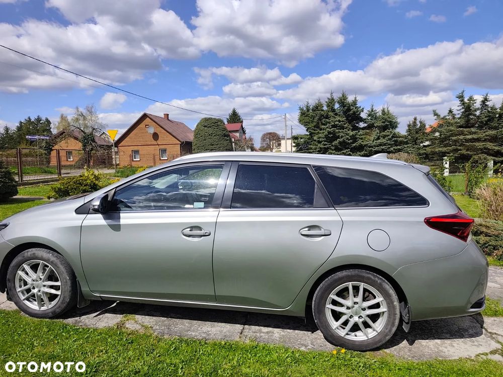 Toyota Auris 1.6 Premium Comfort - 4