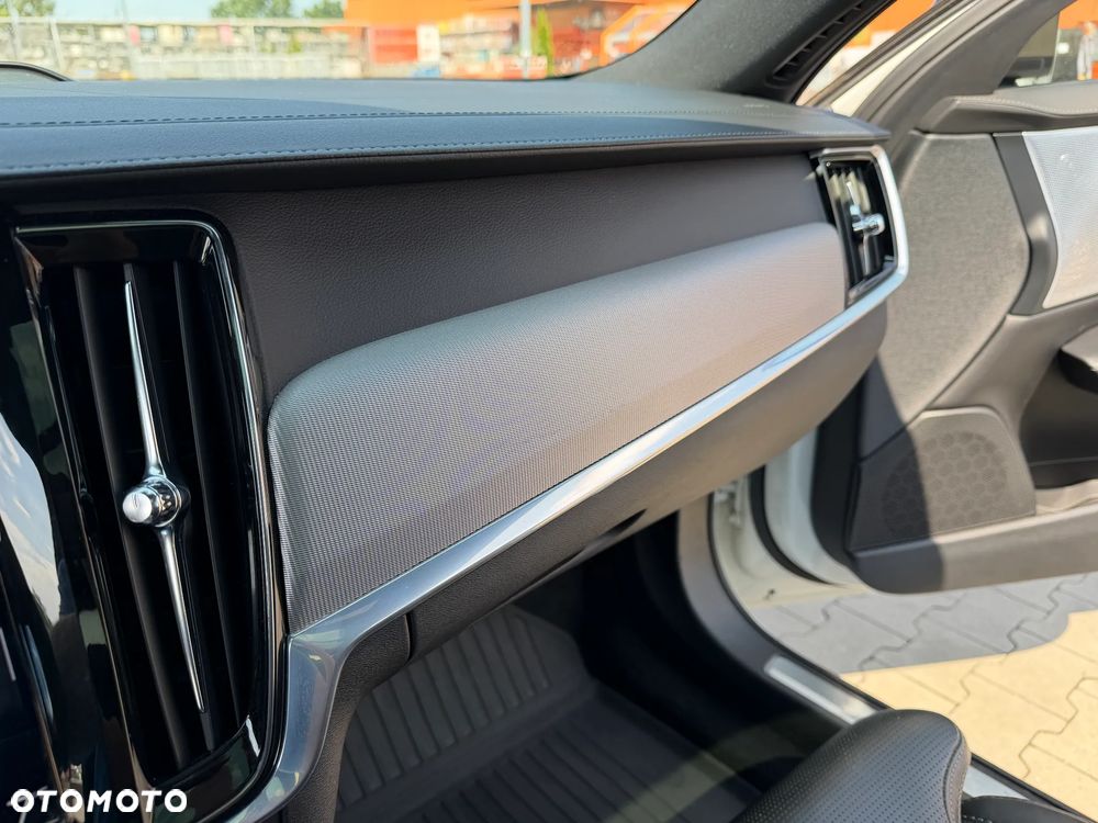 Volvo V90 D5 SCR AWD R-Design - 14