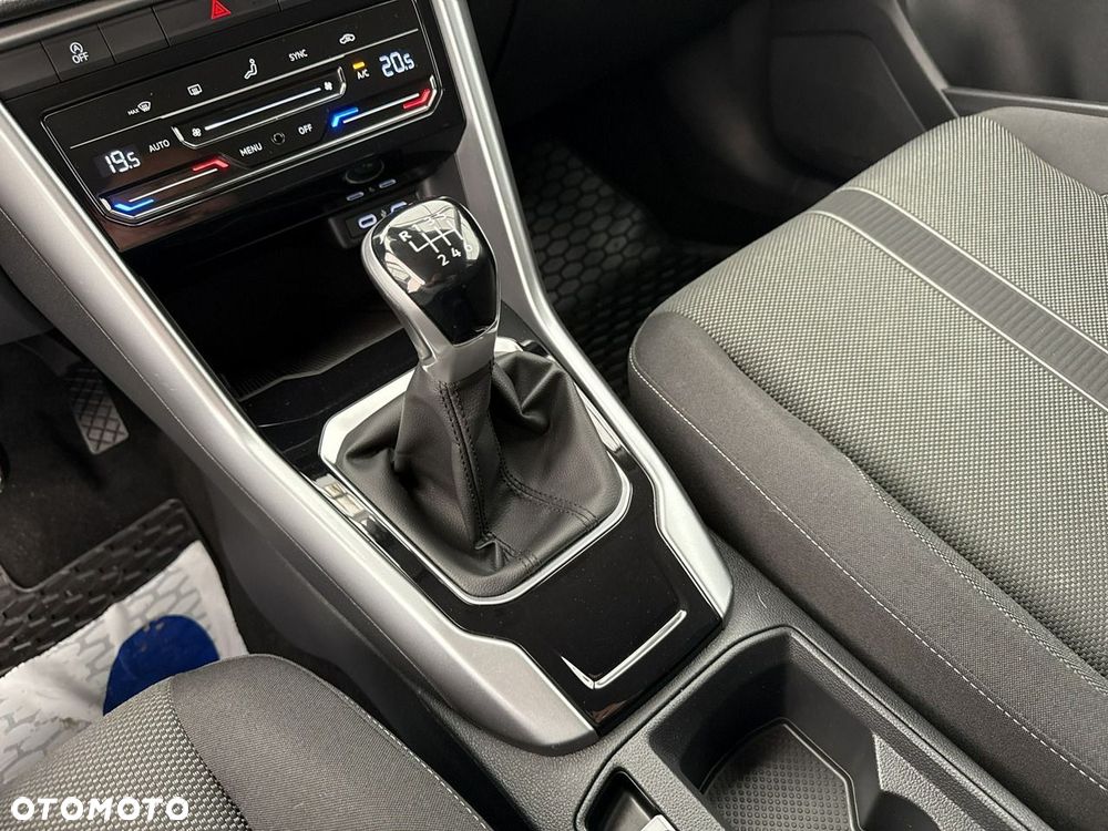 Volkswagen T-Roc - 17