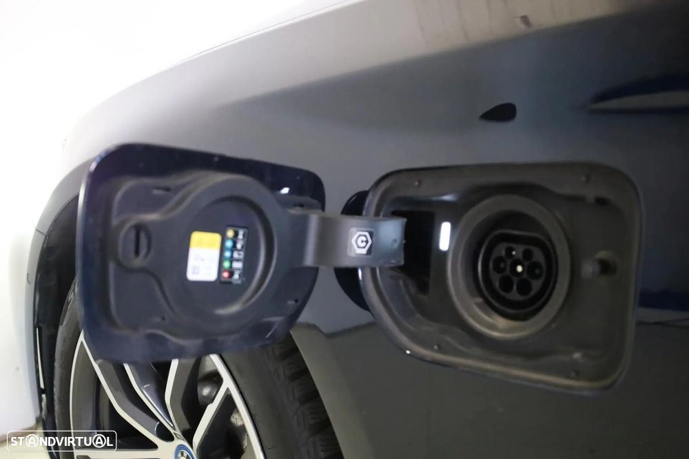 BMW 530 e Pack Desportivo M - 17