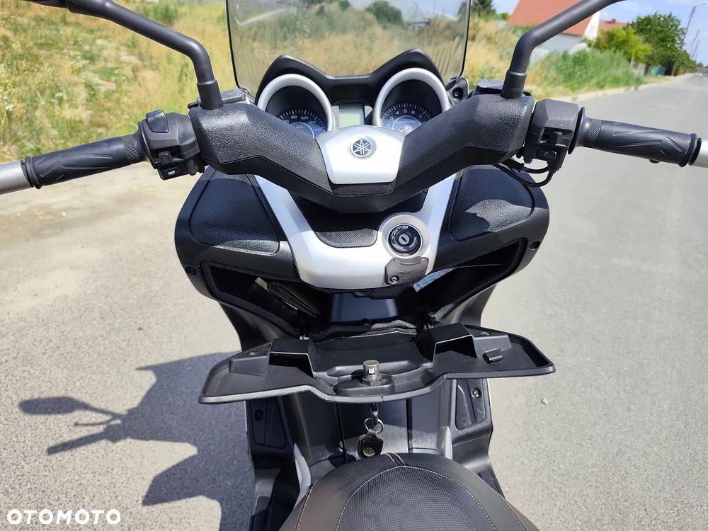 Yamaha X-max - 12
