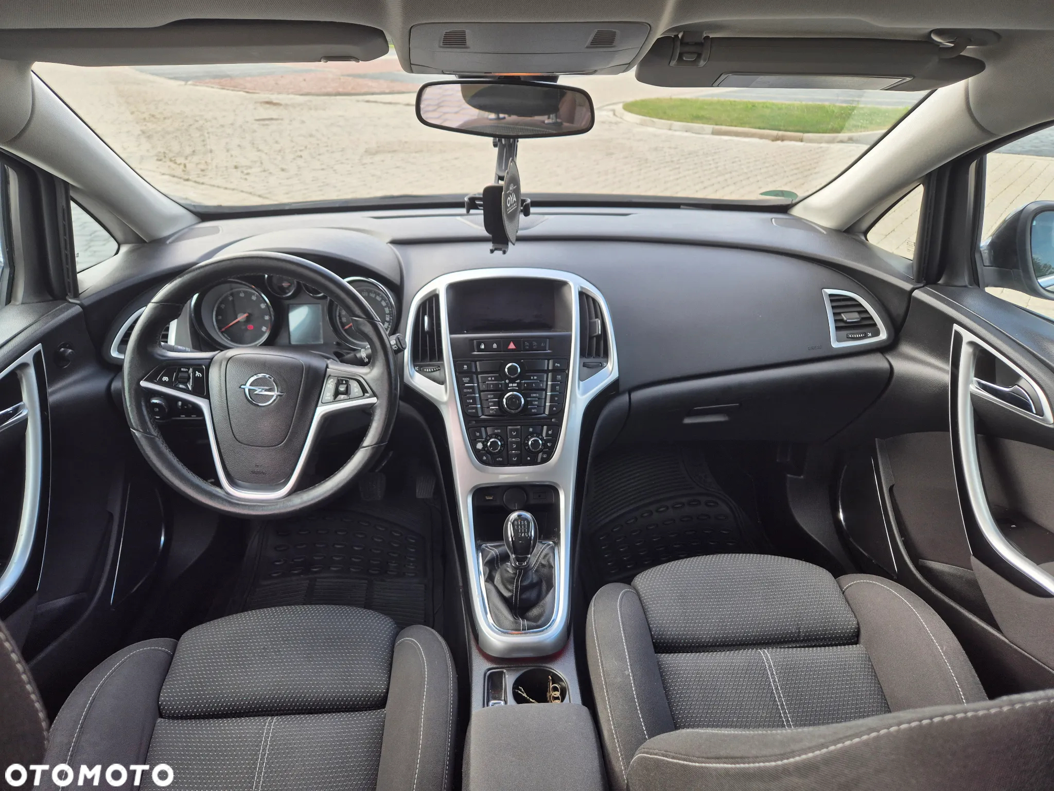 Opel Astra IV 1.4 T Cosmo - 19