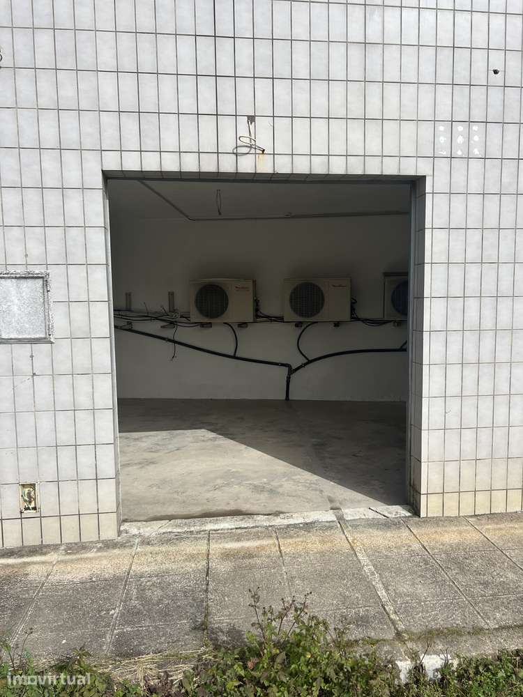 Armazem no centro de Vila Verde - Grande imagem: 3/10