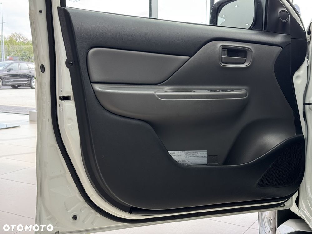 Mitsubishi L200 2.4 d DC Invite EU6 - 12