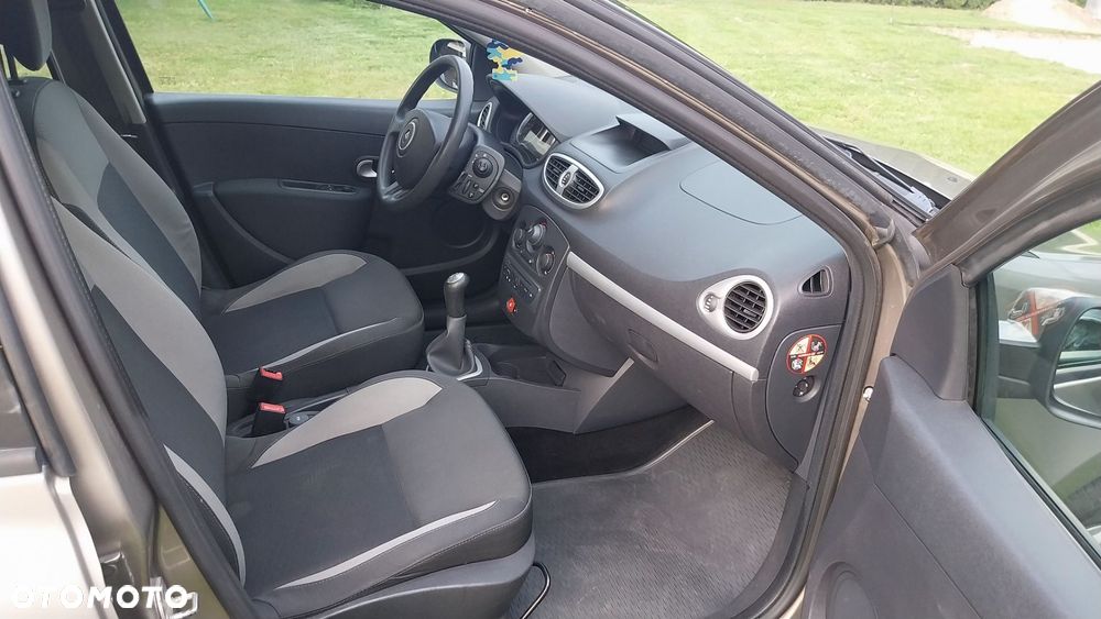 Renault Clio - 10