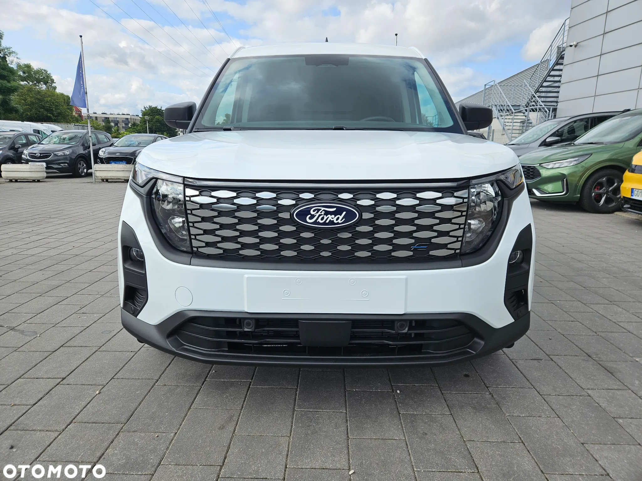 Ford E-Transit Courier - 2
