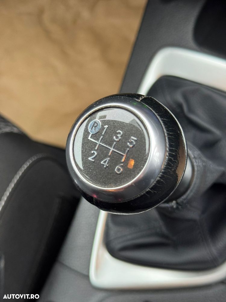 Toyota Auris 1.4 D-4D Touring Sports Comfort - 12