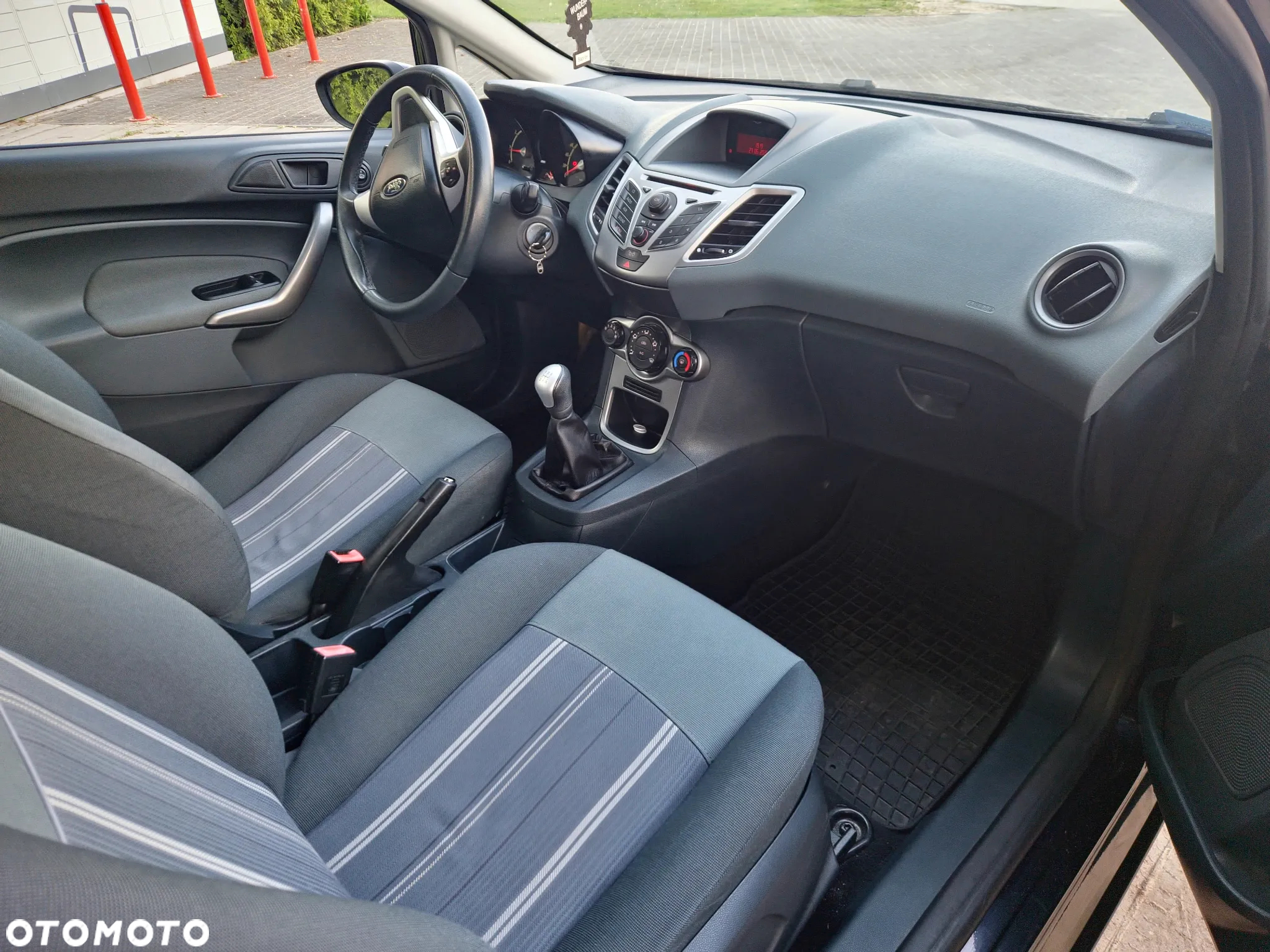Ford Fiesta 1.25 Ambiente - 11