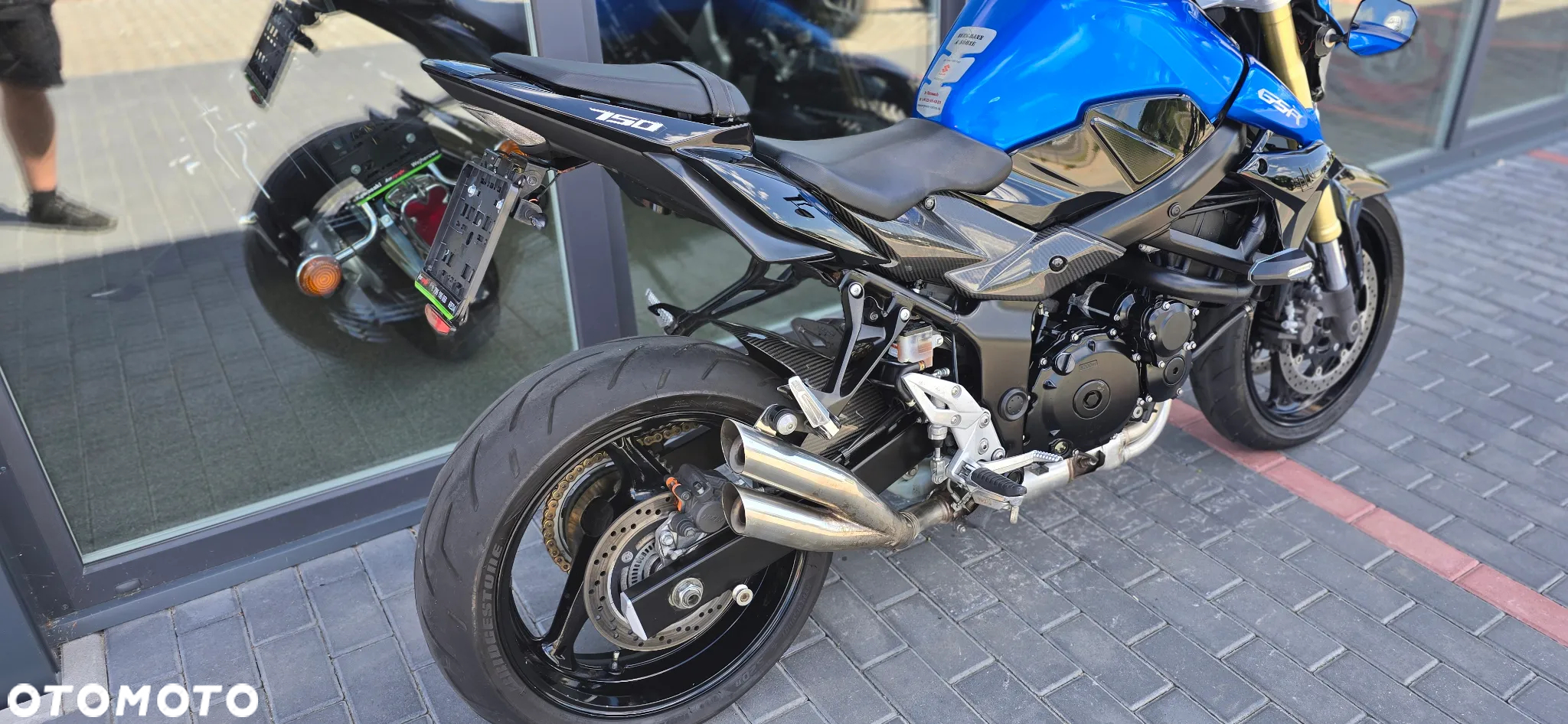 Suzuki GSR - 19