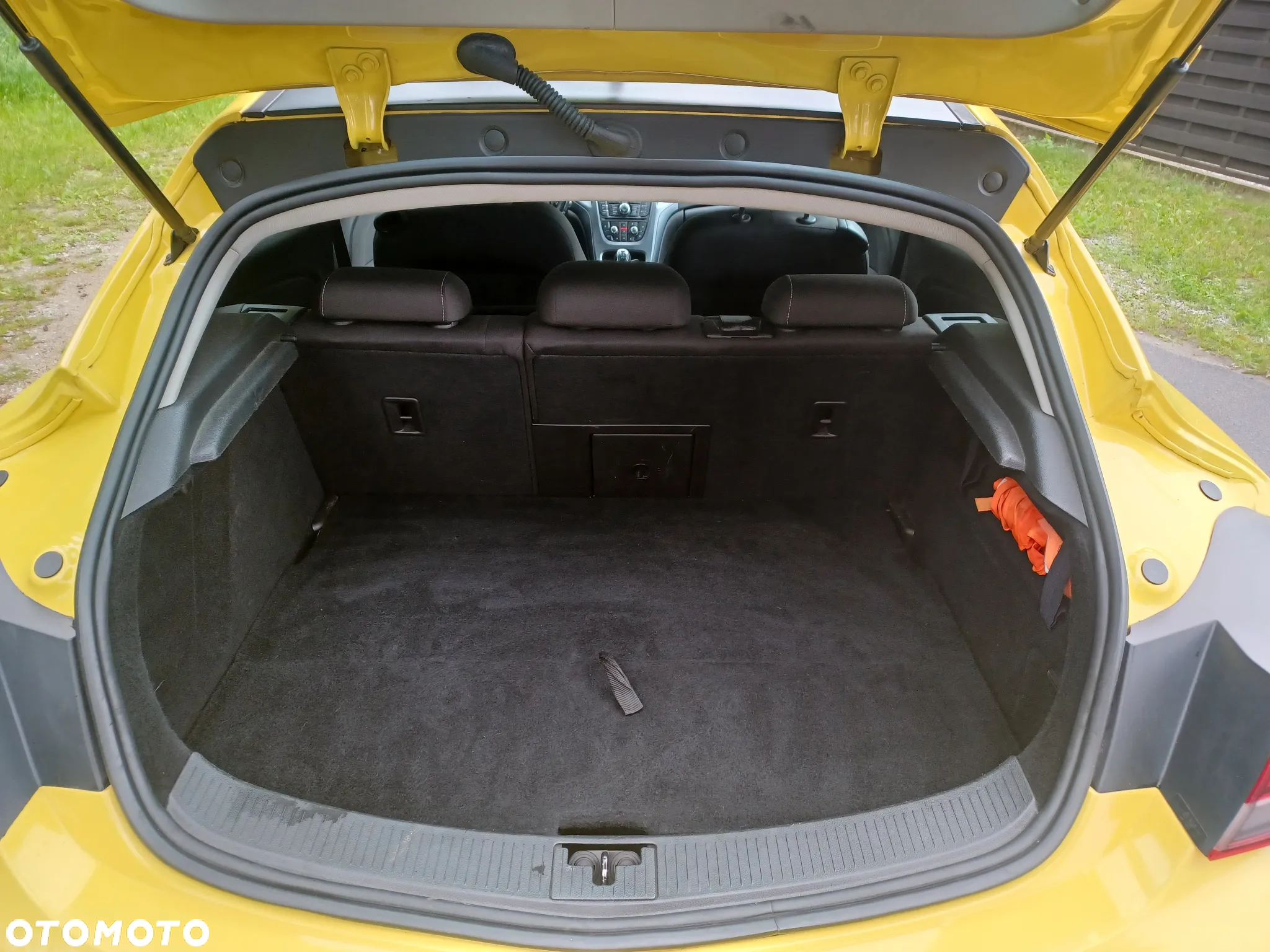 Opel Astra GTC 1.6 Turbo Innovation - 11