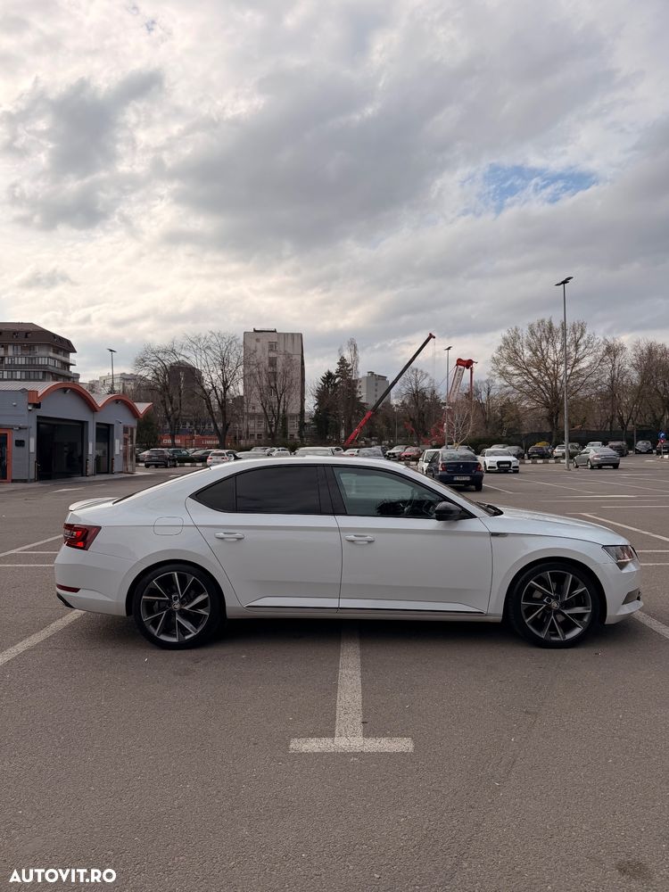 Skoda Superb 2.0 TDI DSG Sportline - 9