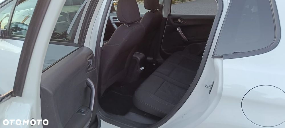 Peugeot 2008 1.2 Pure Tech Allure S&S - 22