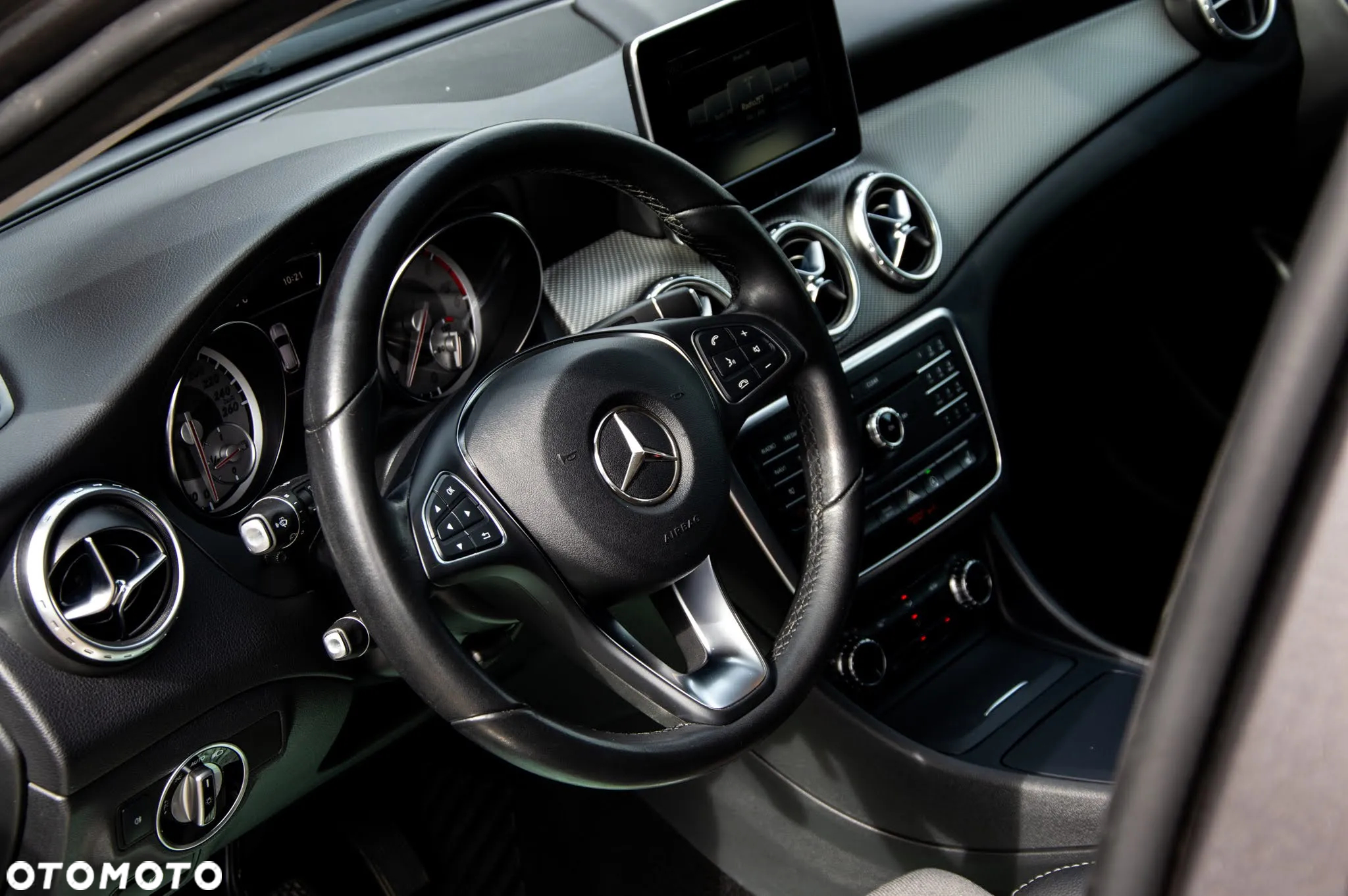 Mercedes-Benz GLA 180 d 7G-DCT - 12