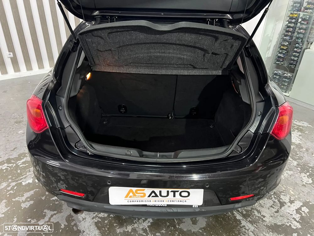 Alfa Romeo Giulietta 1.6 JTDm Exclusive - 19