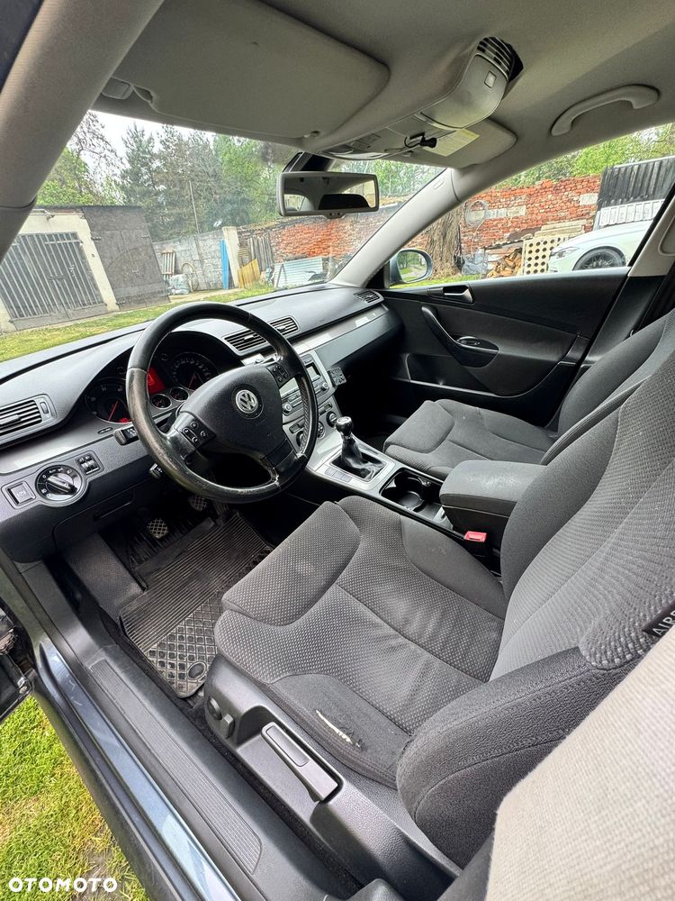 Volkswagen Passat 1.9 TDI Sportline - 17