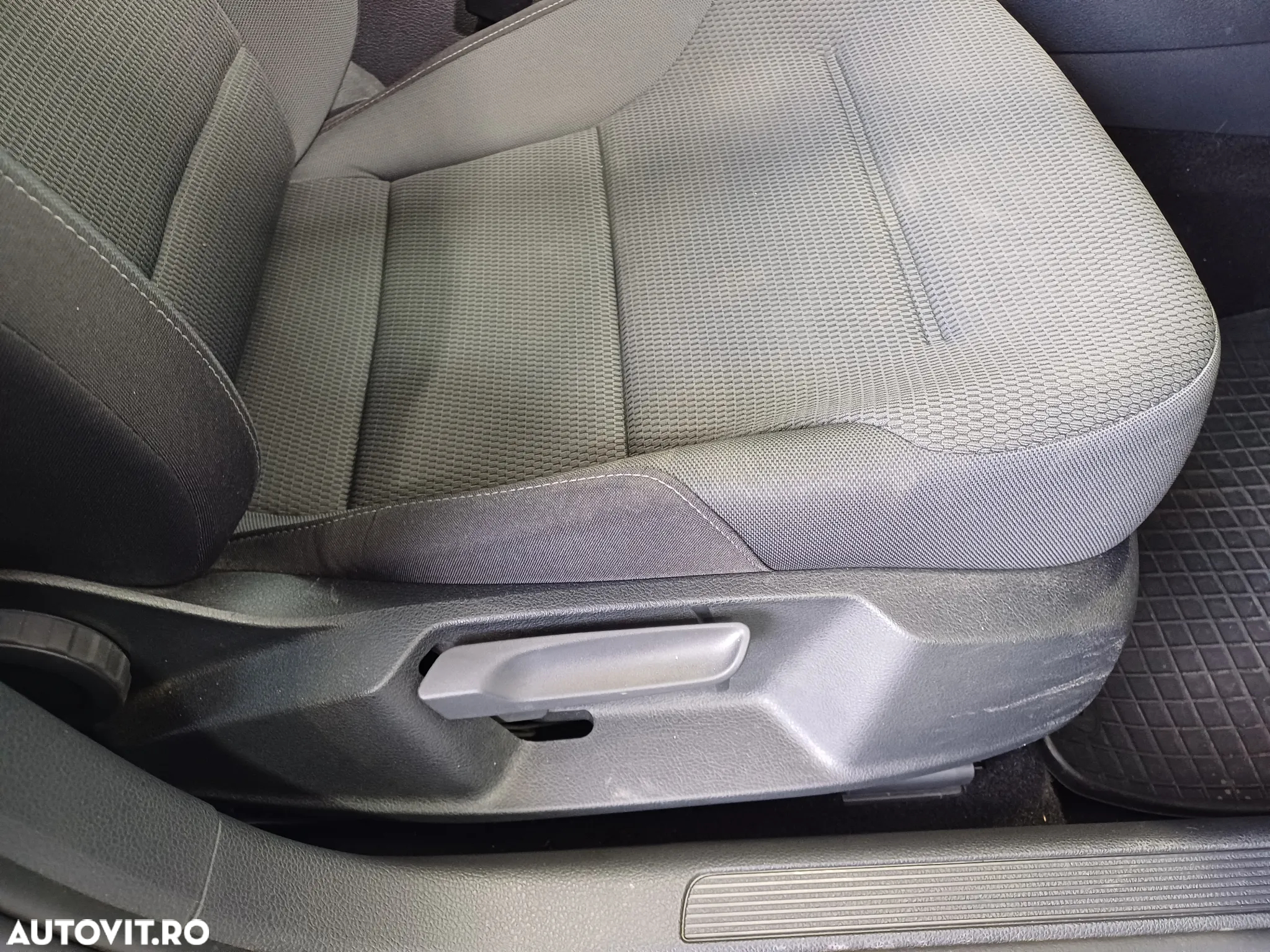 Volkswagen Golf 1.6 TDI Comfortline - 24