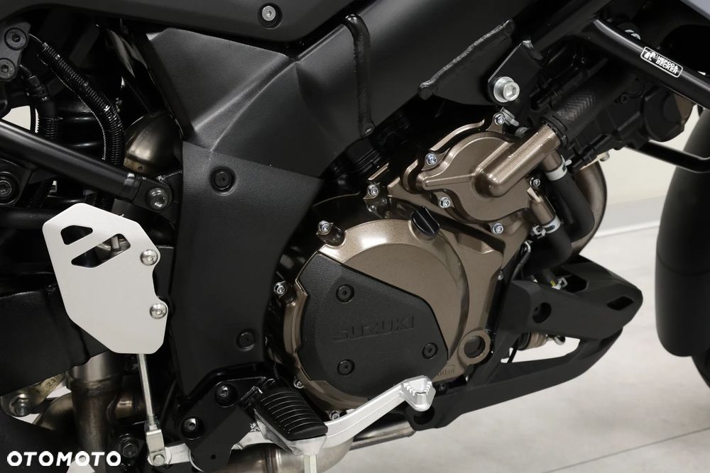 Suzuki DL - 27