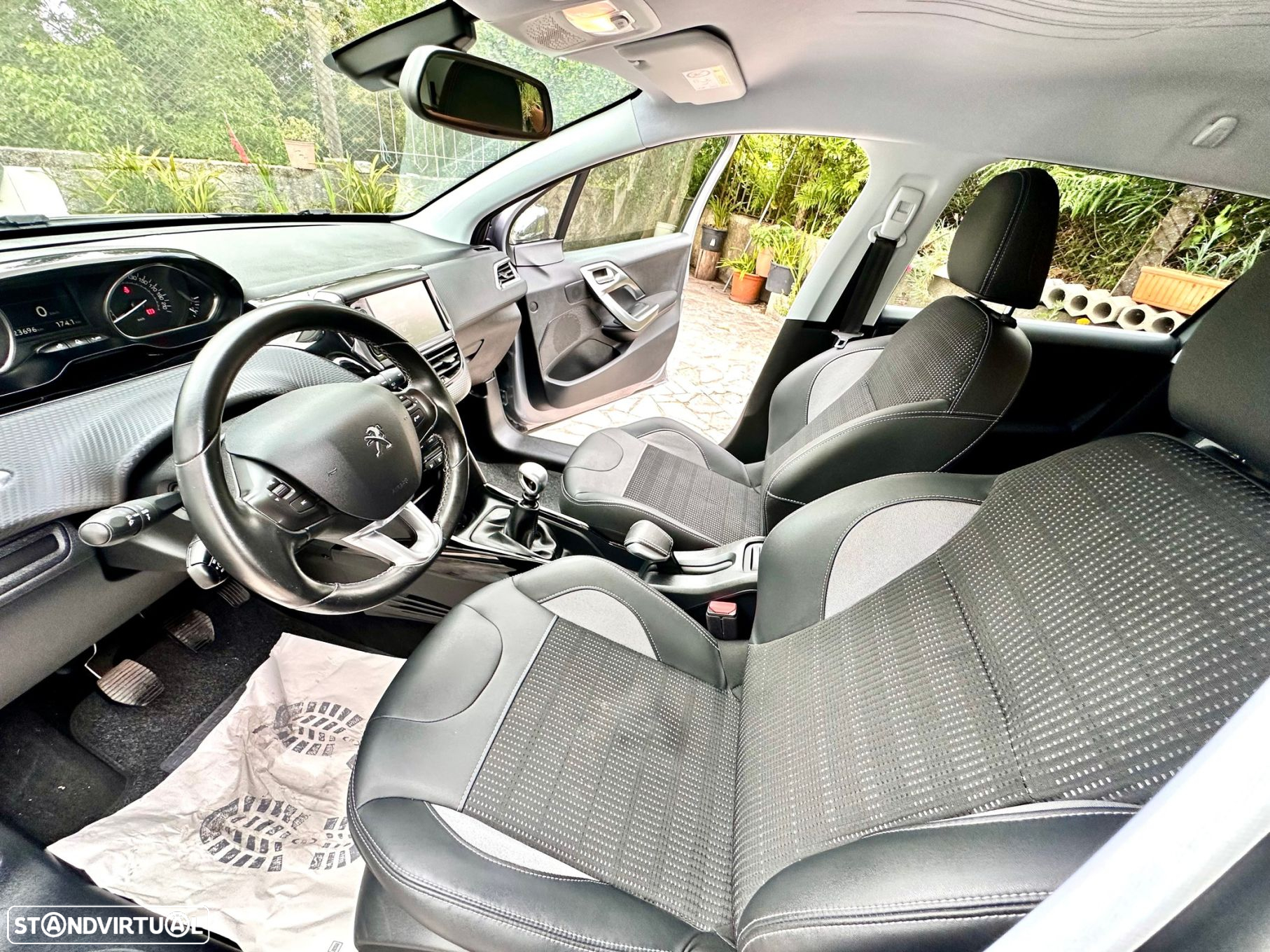Peugeot 2008 1.2 PureTech Allure - 14