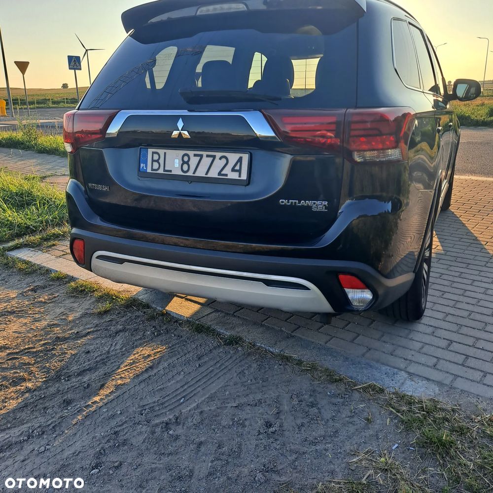 Mitsubishi Outlander - 9