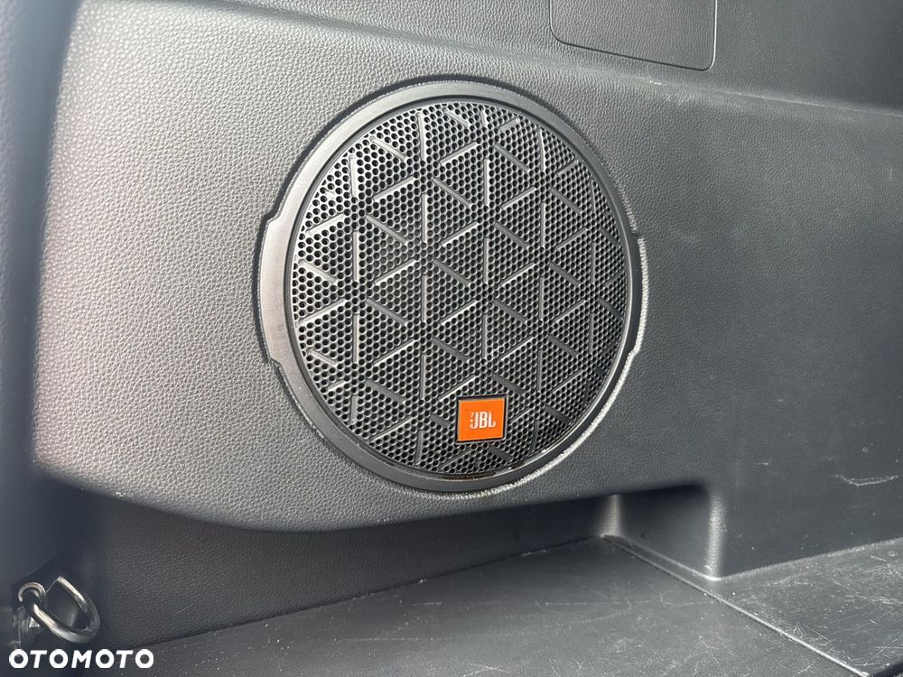 Toyota RAV4 2.5 Hybrid Black Edition by JBL 4x4 - 11