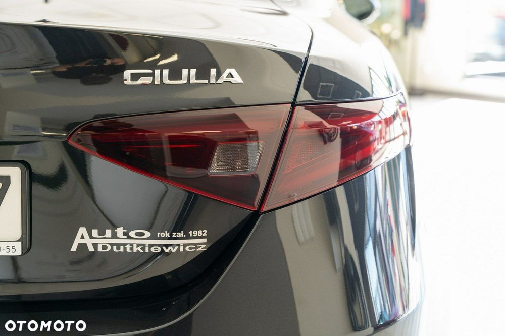 Alfa Romeo Giulia - 12