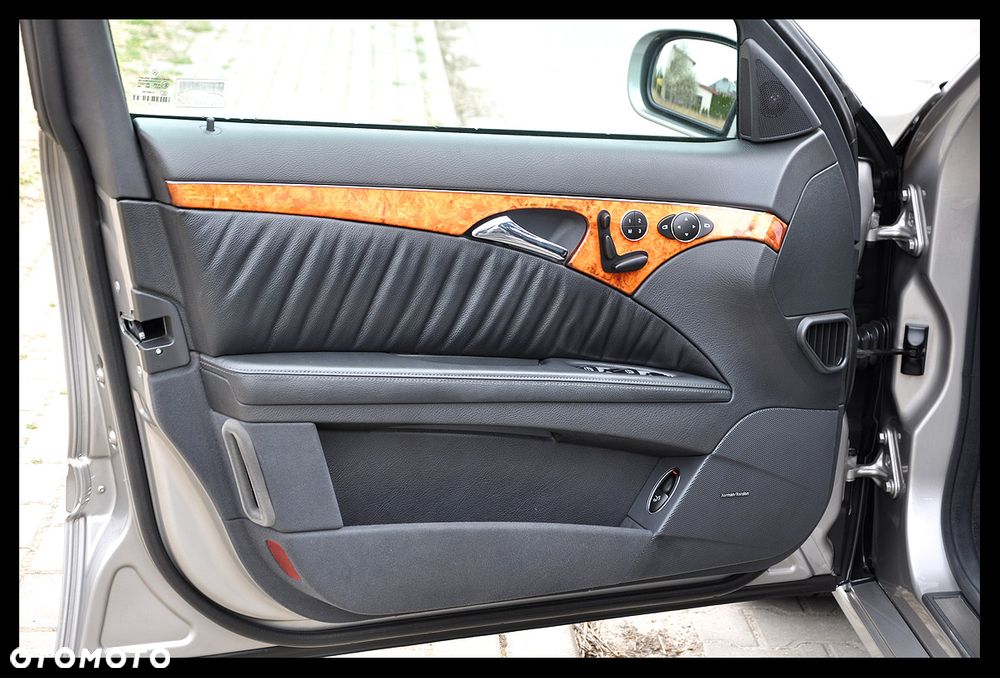 Mercedes-Benz Klasa E 500 T Avantgarde - 31