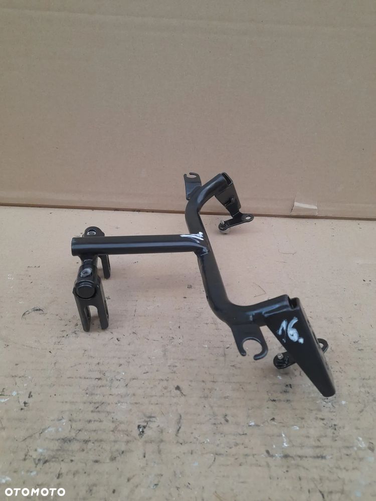 YAMAHA FZ1 FAZER 06-11 STELAŻ LAMPY CZACHY PRZÓD - 1