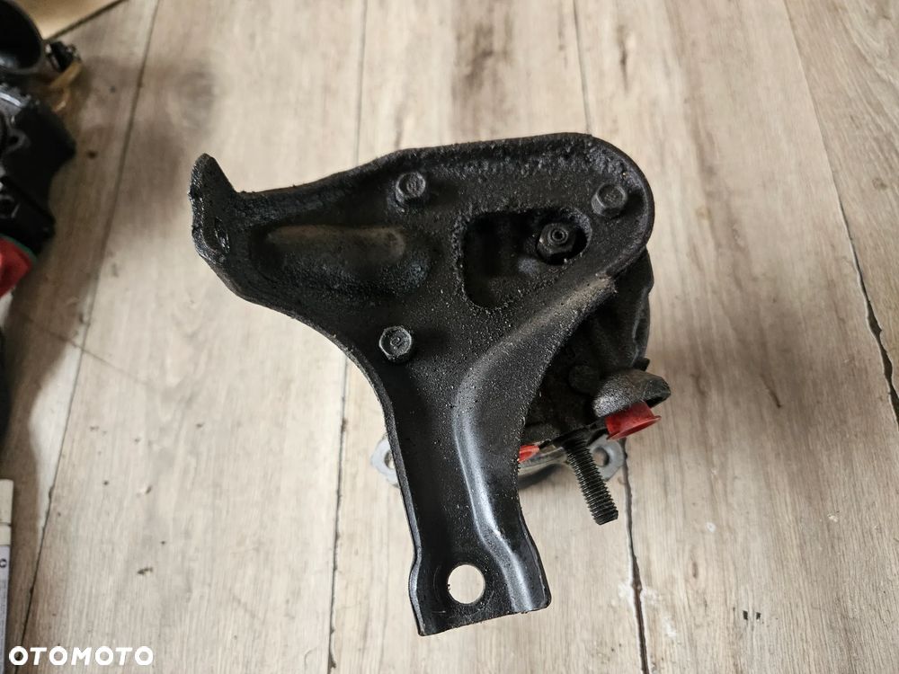 Sprężarka kompresor klimatyzacji Daewoo Rezzo Tacuma 2,0 b 2001r 700737 UM - 5