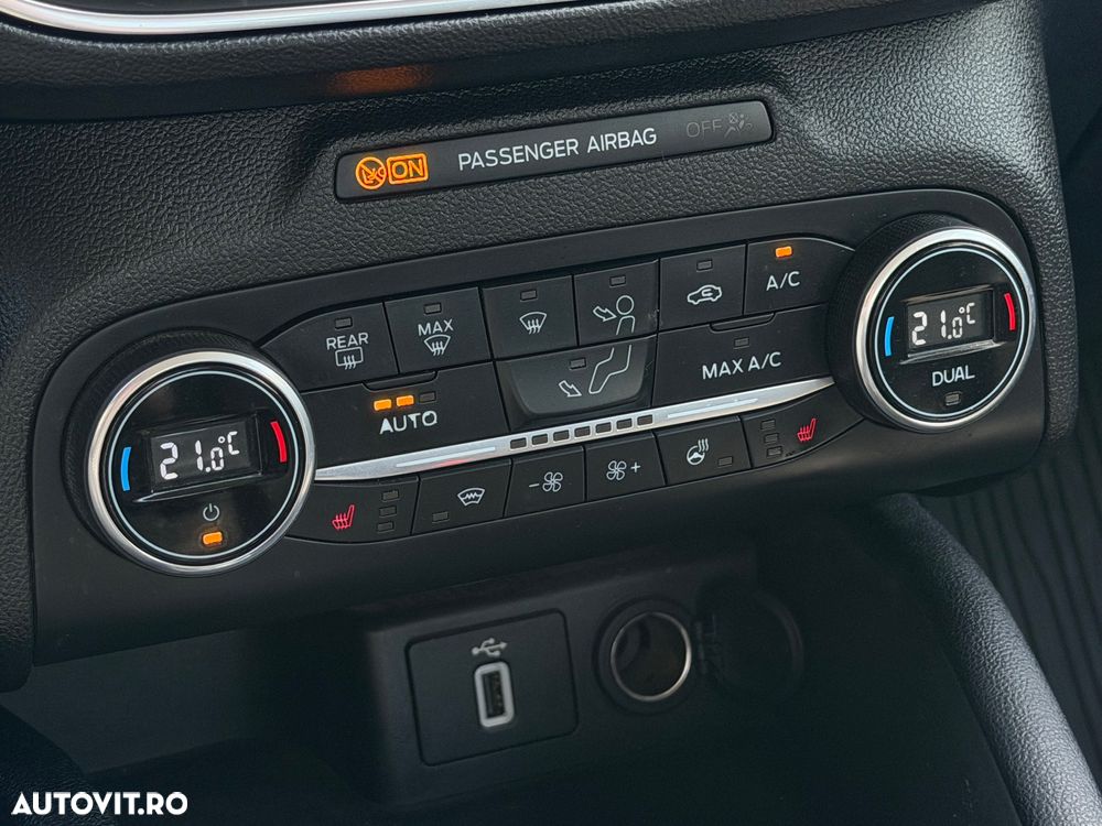 Ford Focus 1.5 TDCi Powershift Titanium - 17