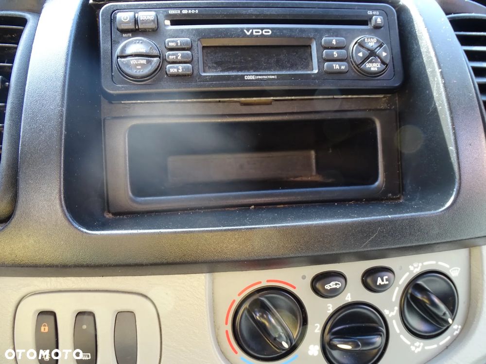 Opel Vivaro 2,0 DTI -90 KONI ,Klimatyzacja ,L1 H1 ,HAK, Zarejestrowany ,Paka długa 2,40m - 9