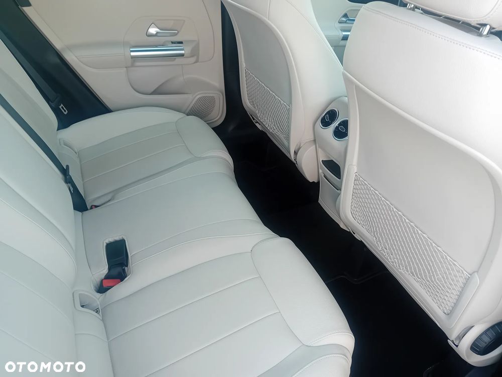 Mercedes-Benz GLA - 11
