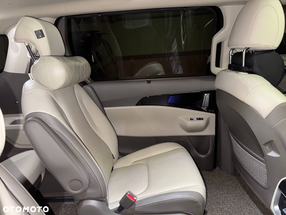 Kia Carnival - 22