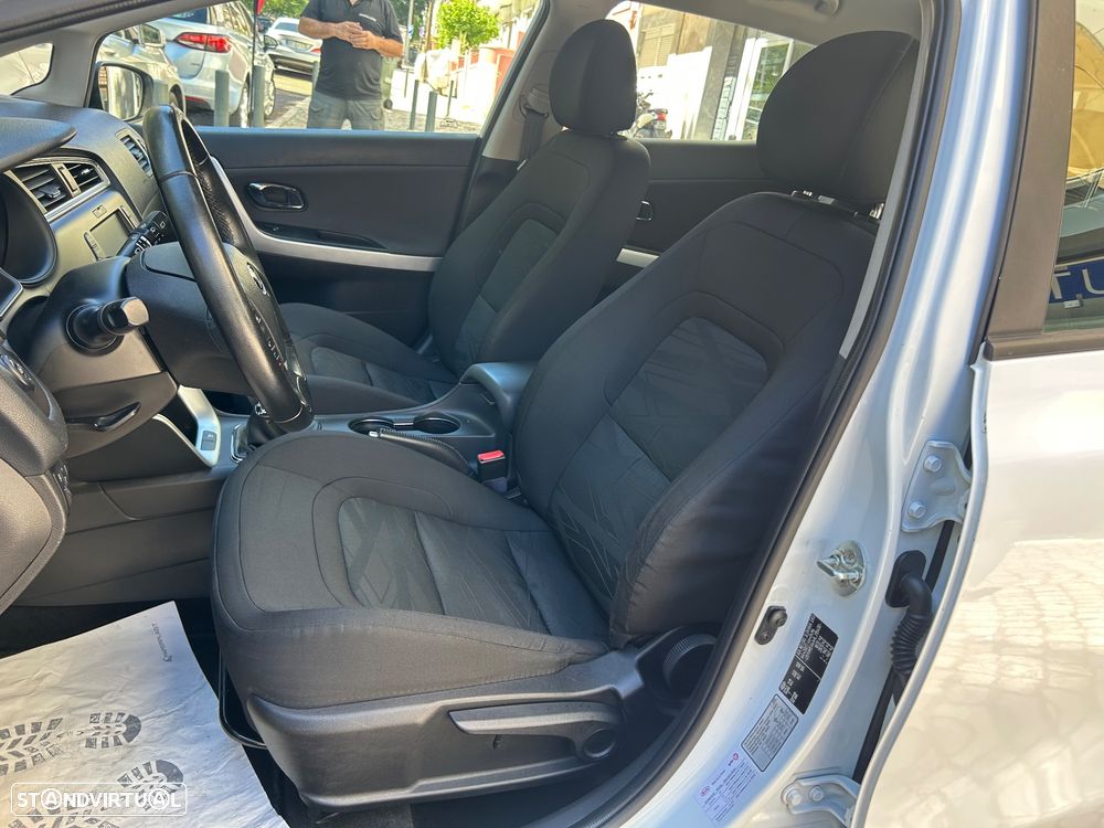Kia Ceed - 11