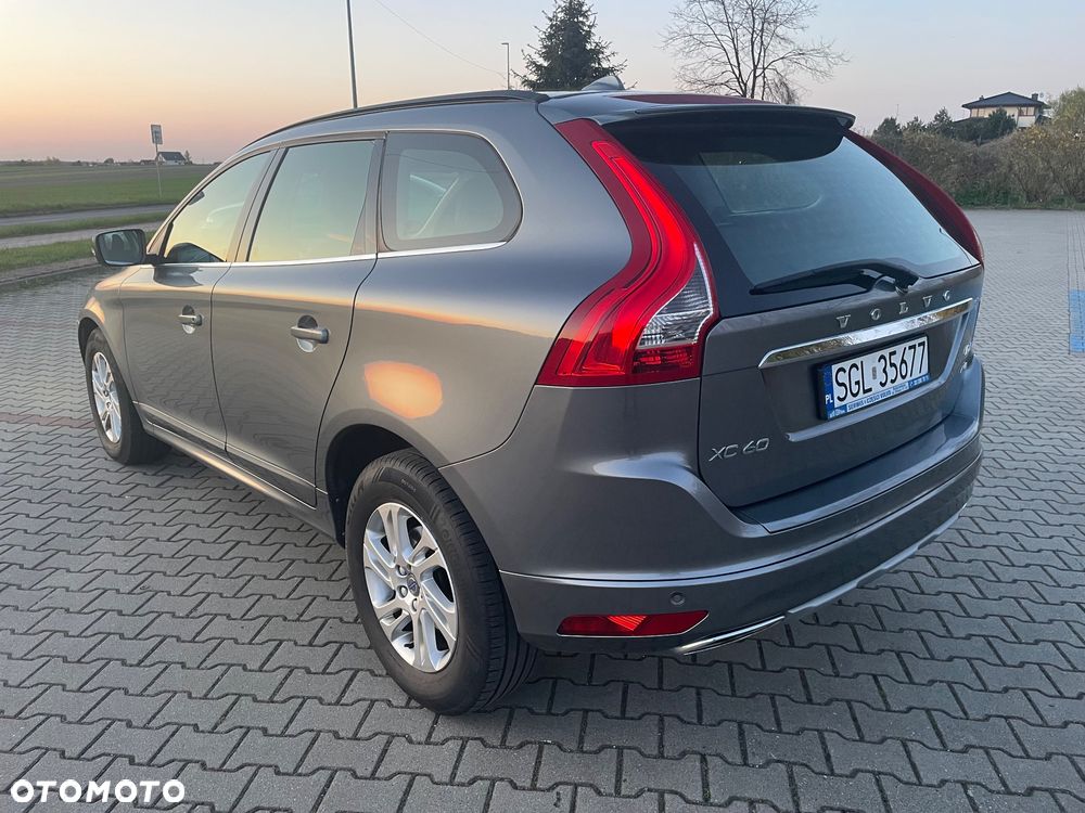 Volvo XC 60 D4 AWD Momentum - 4
