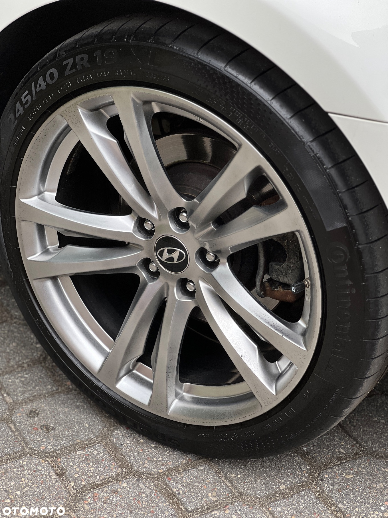 Hyundai Genesis Coupe - 24
