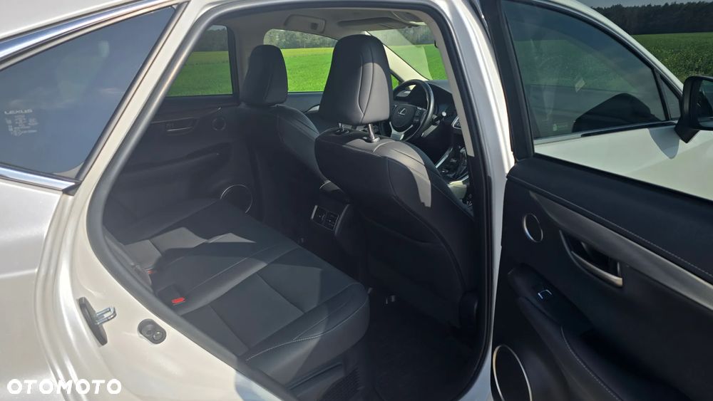 Lexus NX 300h F Impression AWD - 30