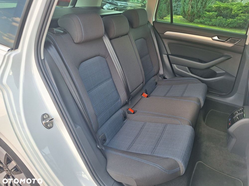 Volkswagen Passat - 22