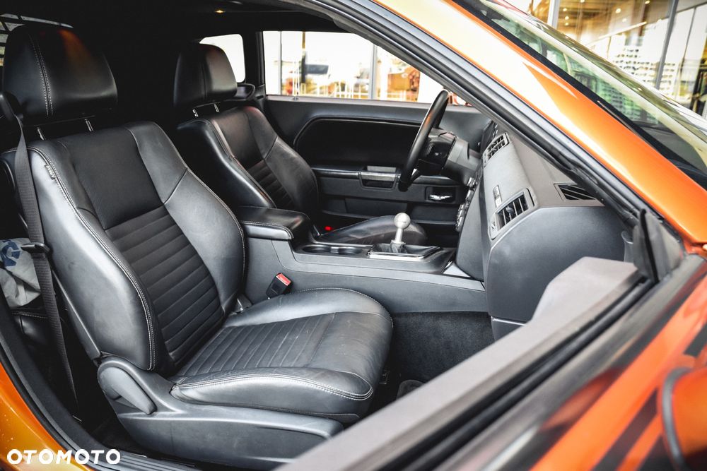 Dodge Challenger - 9