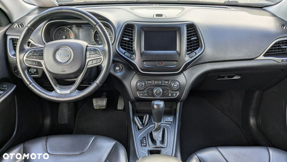 Jeep Cherokee - 26