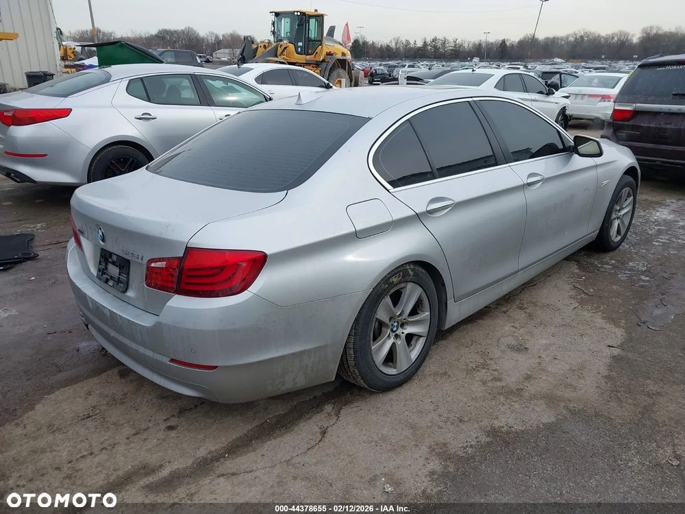 BMW Seria 5 528i xDrive - 4