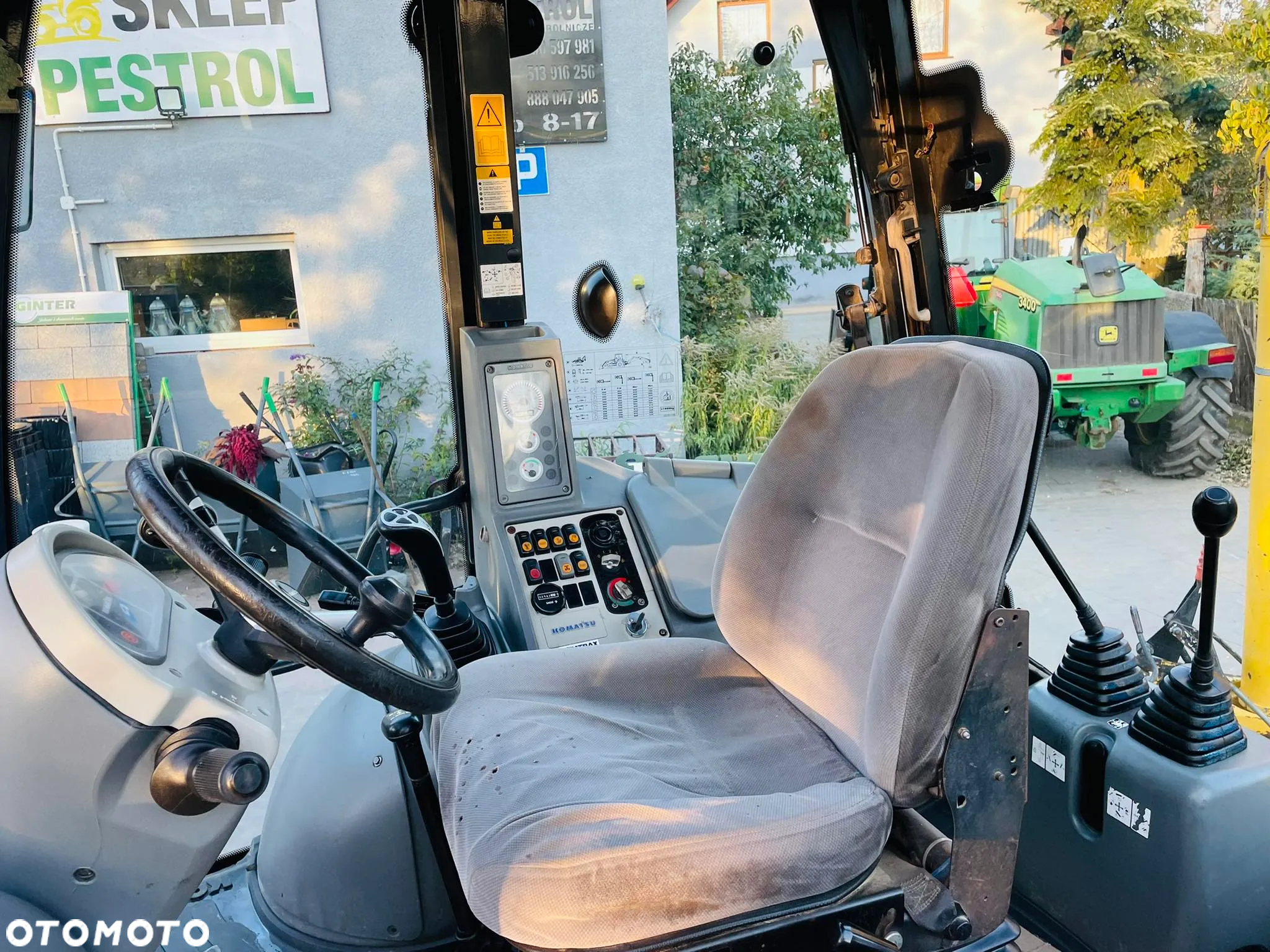 Komatsu WB93R - 11