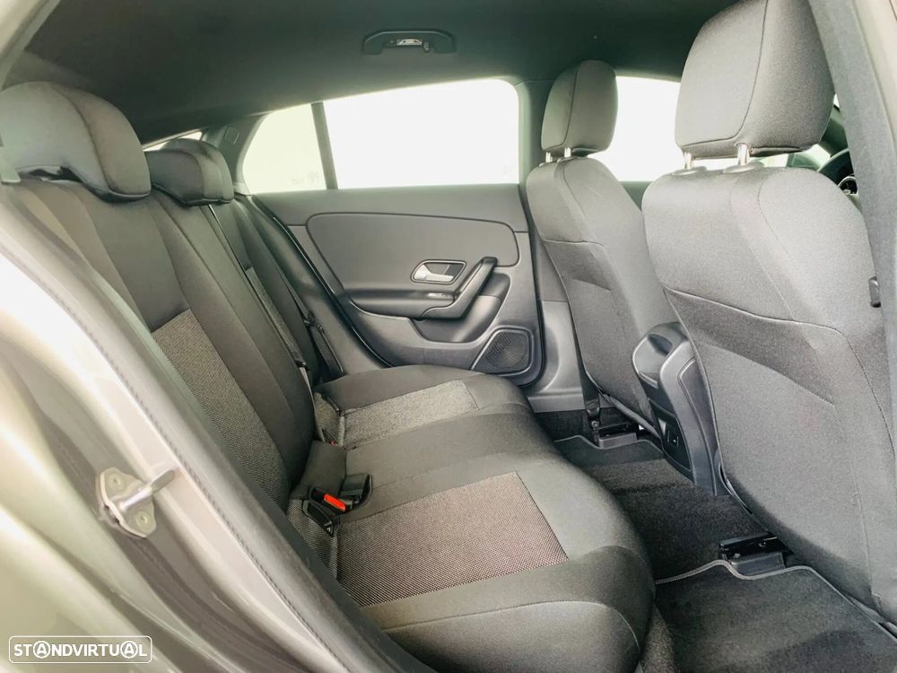 Mercedes-Benz CLA 180 7G-DCT Progressive - 39