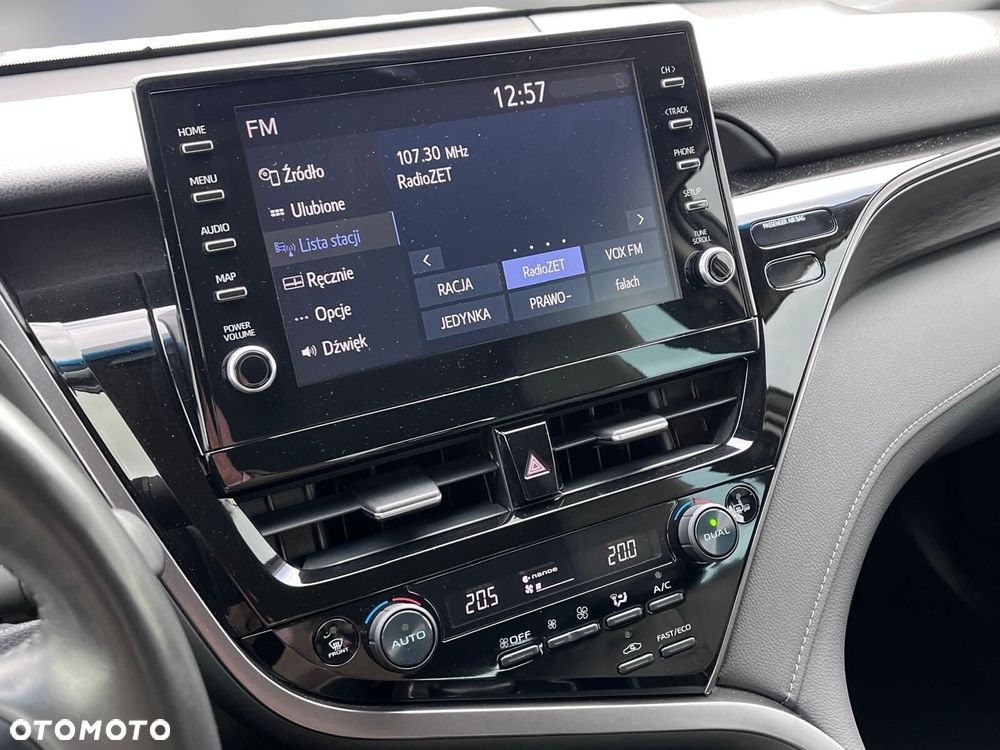 Toyota Camry 2.5 Hybrid Executive CVT - 32
